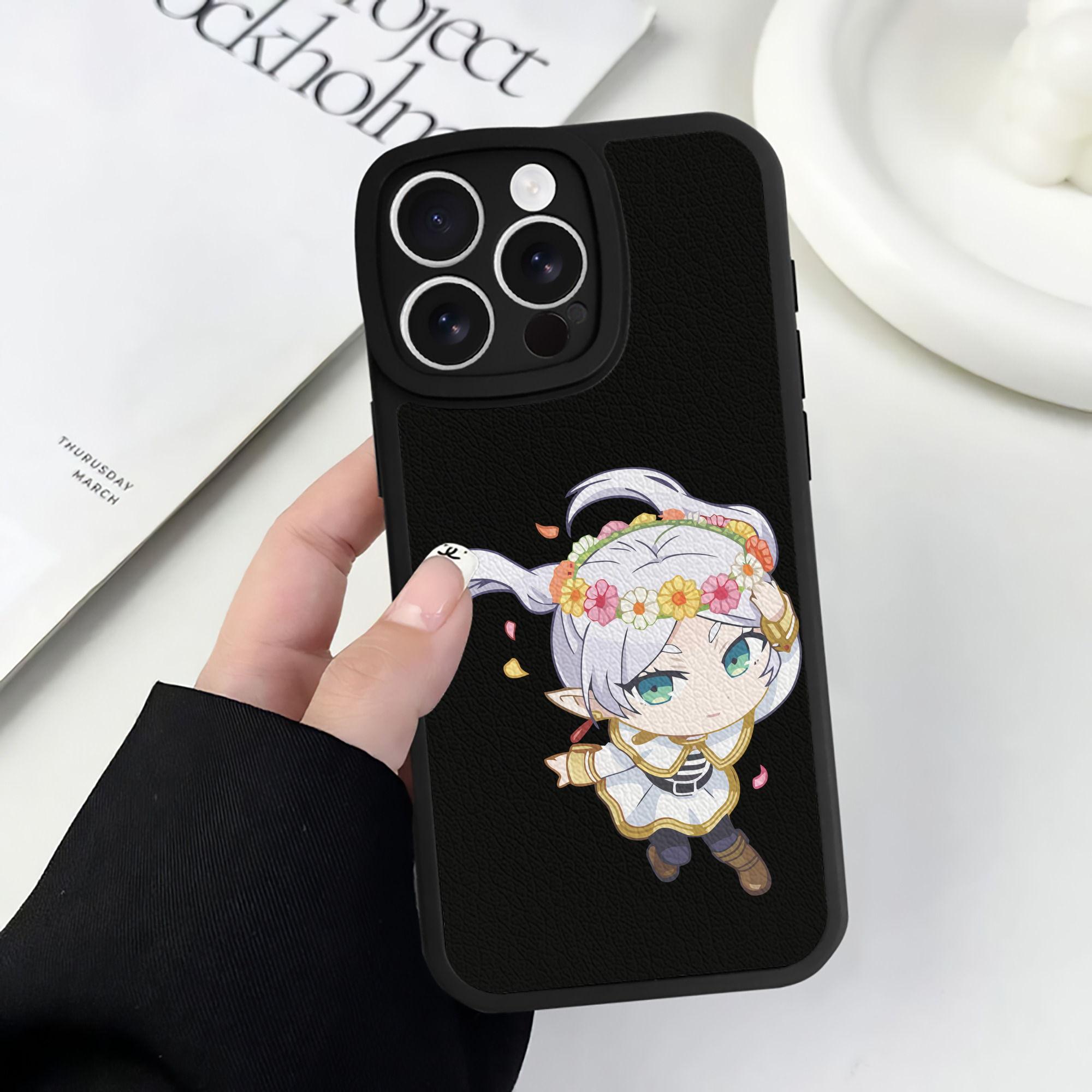 （画像用） 葬送のフリーレン Frieren 【iPhone 16シリーズ対応】シリコンスマホケース（レザー調） 材質：シリコン